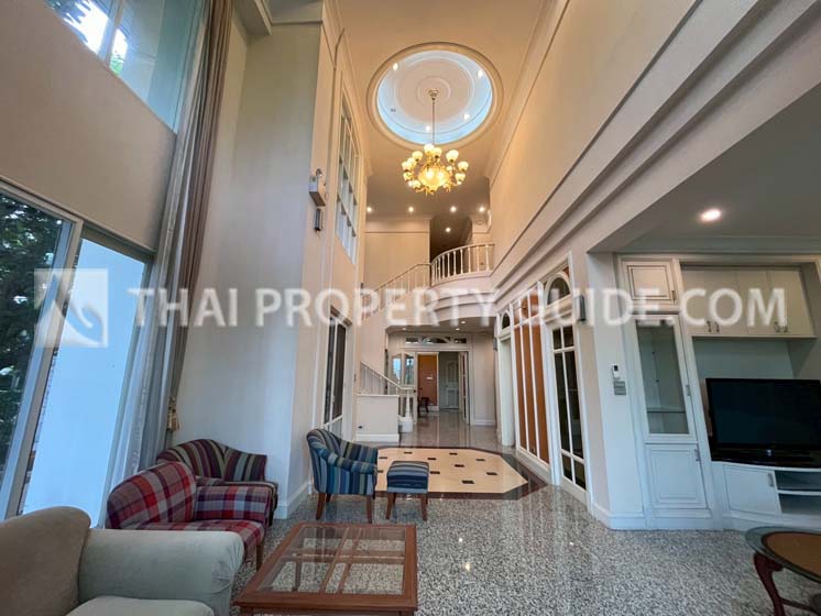House with Shared Pool in Bangnatrad 